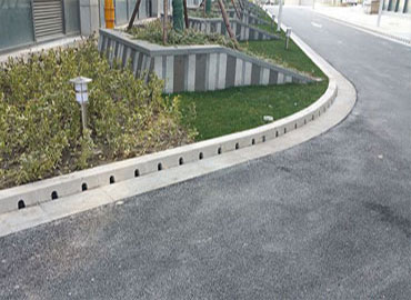 路沿石排水溝系統安裝與防護