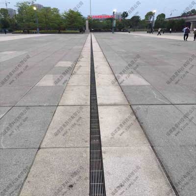 福州動(dòng)車(chē)南站成品線性排水溝案例圖