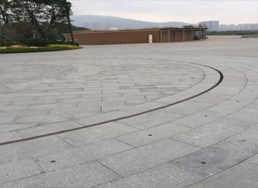 弧形線性排水溝在展覽館的應用