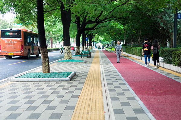 线性缝隙式排水系统