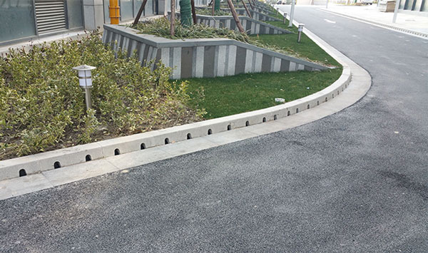 路缘石排水沟案例图.jpg