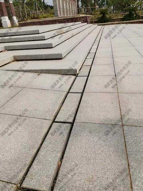 成品缝隙式排水沟案例图.jpg